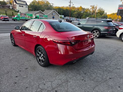 Used 2017 Alfa Romeo Giulia AWD image 7