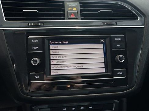 Used 2018 Volkswagen Tiguan S image 29