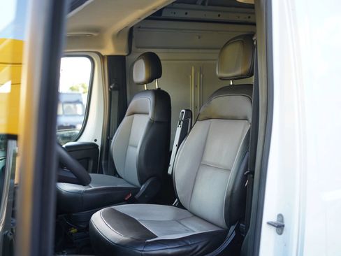 Used 2024 RAM ProMaster 2500 w/ Convenience Group FWD image 18