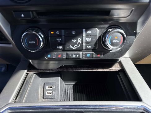 Used 2017 Ford F250 Lariat w/ Chrome Package image 48