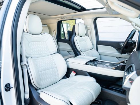 Used 2020 Lincoln Navigator Black Label w/ Cargo Convenience Package AWD/4WD image 22