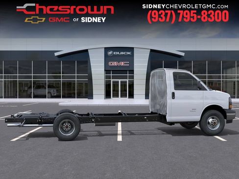 New 2026 GMC Savana 3500 Extended w/ Power Convenience Package RWD image 5