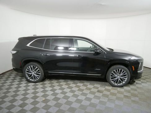 Used 2025 Buick Enclave Avenir image 2