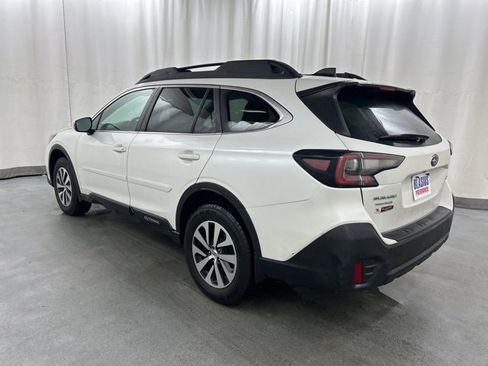 Used 2022 Subaru Outback Premium image 4