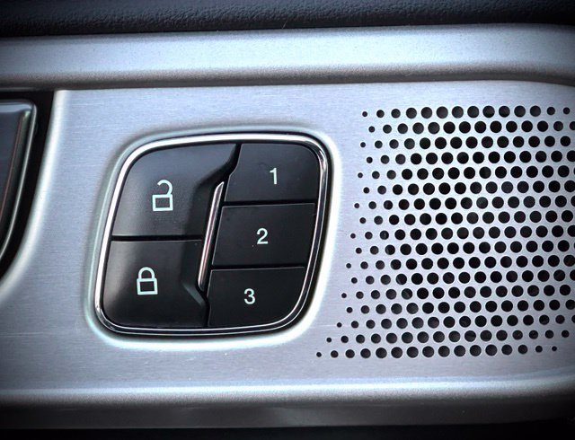 Used 2024 Ford Explorer Platinum w/ Technology Package AWD/4WD image 28