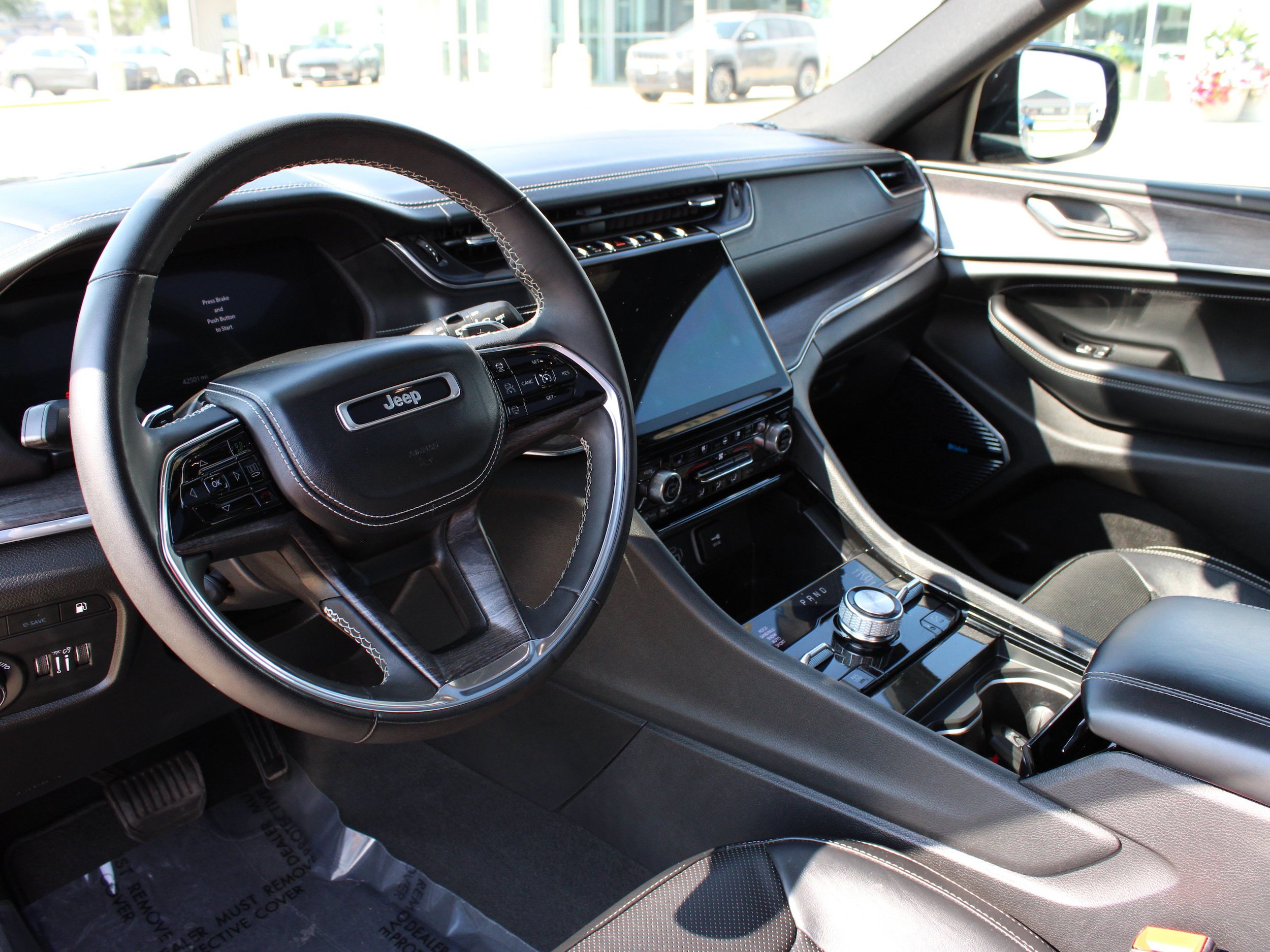 Used 2023 Jeep Grand Cherokee Overland AWD/4WD image 17
