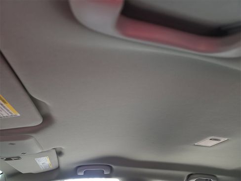 Used 2022 Chevrolet Trax LT w/ LT Convenience Package image 30