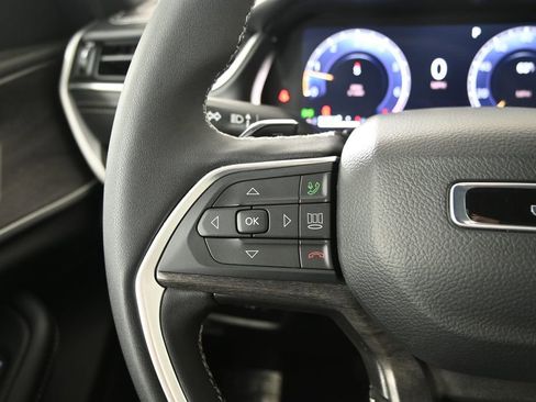 Used 2025 Jeep Grand Cherokee L Limited w/ Black Appearance Package image 36