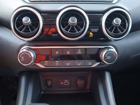 Used 2025 Nissan Sentra S image 23