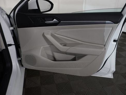 Used 2023 Volkswagen Jetta SE w/ Panoramic Sunroof Package FWD image 24