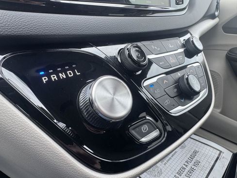 Used 2023 Chrysler Pacifica Touring-L FWD image 22