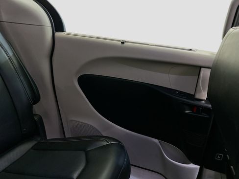 Used 2024 Chrysler Pacifica Touring-L image 26