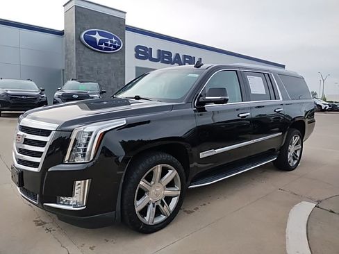 Used 2018 Cadillac Escalade ESV Premium Luxury AWD/4WD image 2