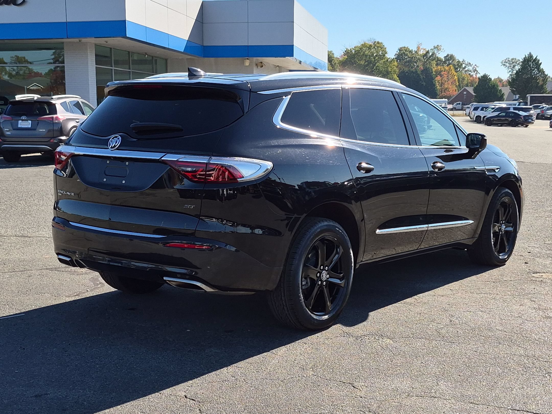 Certified 2023 Buick Enclave Essence w/ Experience Buick Package AWD/4WD image 5
