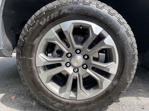 Used 2025 Chevrolet Silverado 1500 High Country w/ Technology Package AWD/4WD image 48