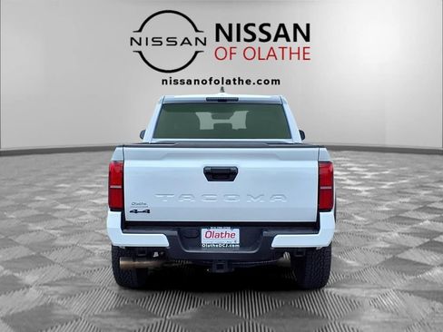 Used 2025 Toyota Tacoma TRD Off-Road AWD/4WD image 27