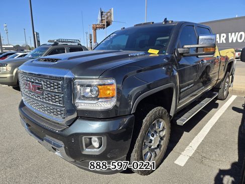 Used 2019 GMC Sierra 2500 Denali w/ Duramax Plus Package image 10