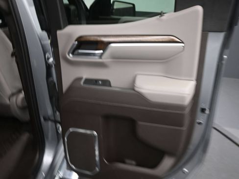 Used 2023 GMC Sierra 1500 SLE w/ Preferred Package AWD/4WD image 14