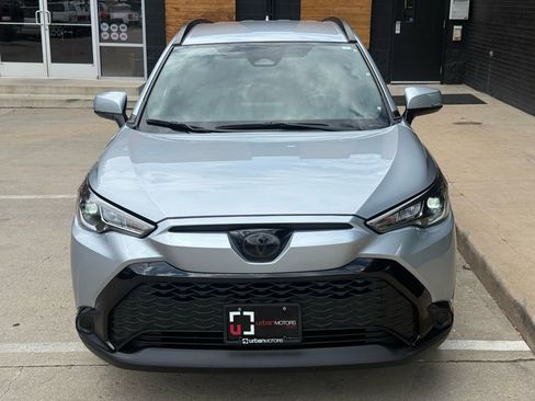 Used 2023 Toyota Corolla Cross SE image 8