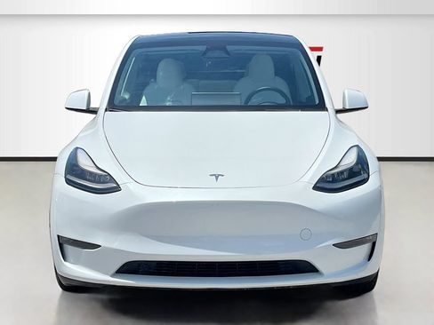 Used 2024 Tesla Model Y Long Range AWD/4WD image 2