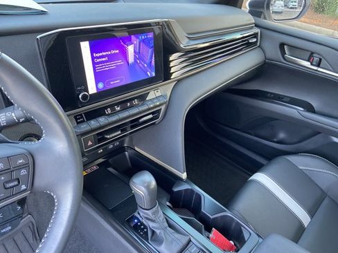 Used 2025 Toyota Camry SE FWD image 23
