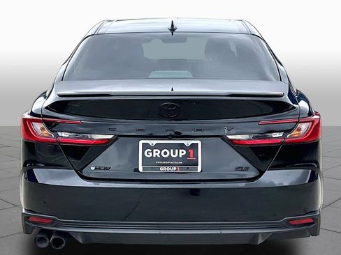 Used 2025 Toyota Camry SE w/ Convenience Package FWD image 5
