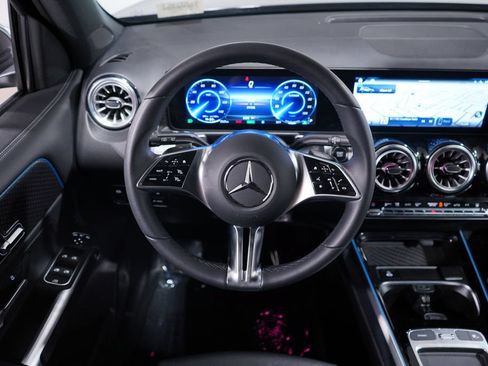 Used 2024 Mercedes-Benz EQB 250+ image 10