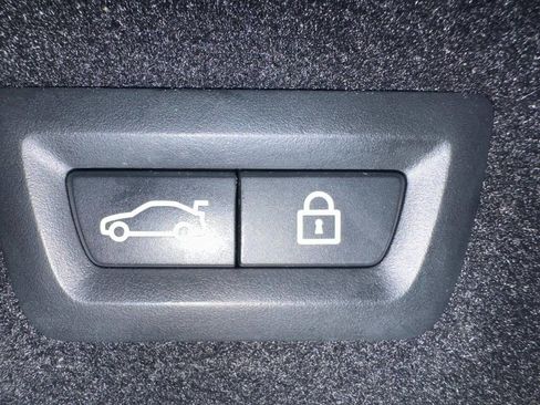 Used 2017 BMW 750i xDrive image 43