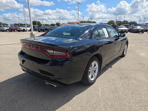 Used 2020 Dodge Charger SXT w/ Leather Interior Group RWD image 3
