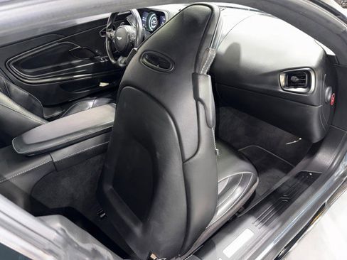 Used 2019 Aston Martin DB11 Coupe image 58
