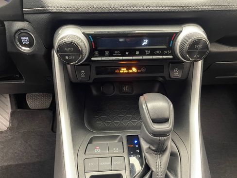 Used 2024 Toyota RAV4 XLE FWD image 27