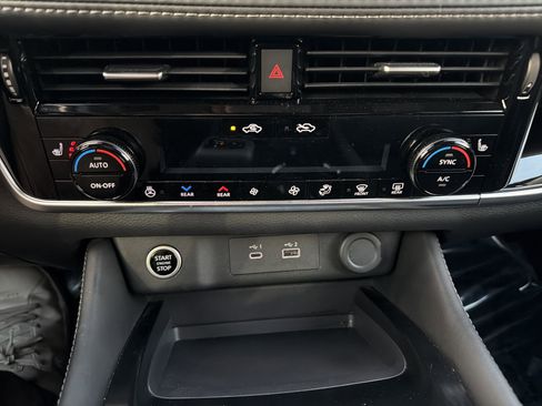 Used 2023 Nissan Rogue SL w/ SL Premium Package image 23