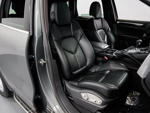 Used 2015 Porsche Cayenne Diesel AWD/4WD image 22