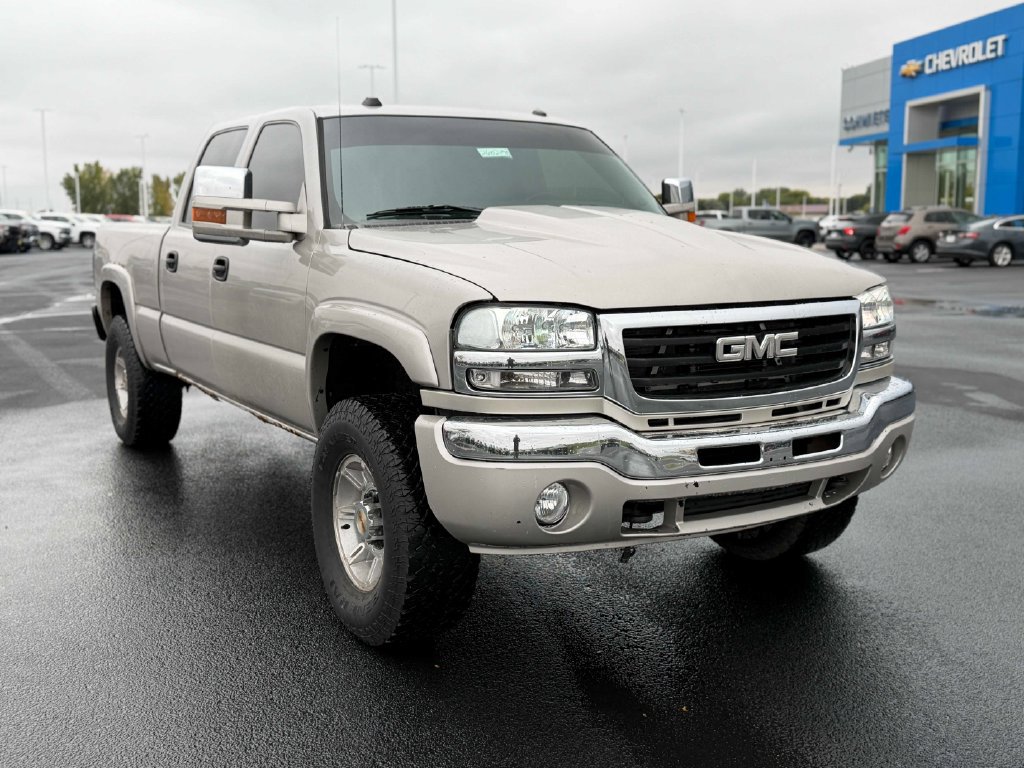 Used 2005 GMC Sierra 2500 SLT w/ Heavy-Duty Power Package AWD/4WD image 4