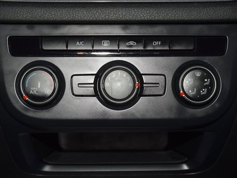 Used 2017 Volkswagen Tiguan Limited w/ Premium Package image 29