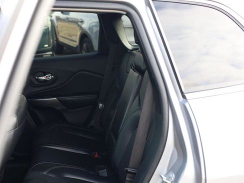 Used 2020 Jeep Cherokee Limited image 19