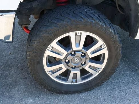 Used 2019 Toyota Tundra SR5 w/ SR5 Upgrade Package AWD/4WD image 7