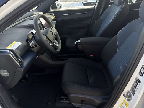 New 2026 Volvo EX30 Ultra w/ Protection Package Premier image 19