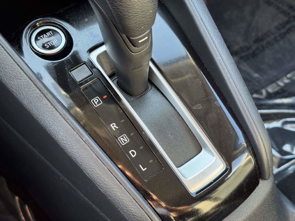 Used 2022 Nissan Versa SV FWD image 13