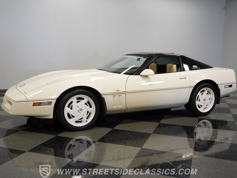 Used 1988 Chevrolet Corvette Coupe RWD image 7