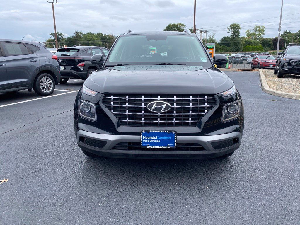 Certified 2024 Hyundai Venue SEL FWD image 3
