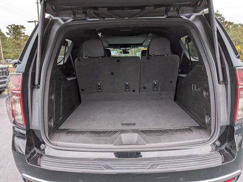 Used 2023 Chevrolet Suburban LT w/ Luxury Package image 33