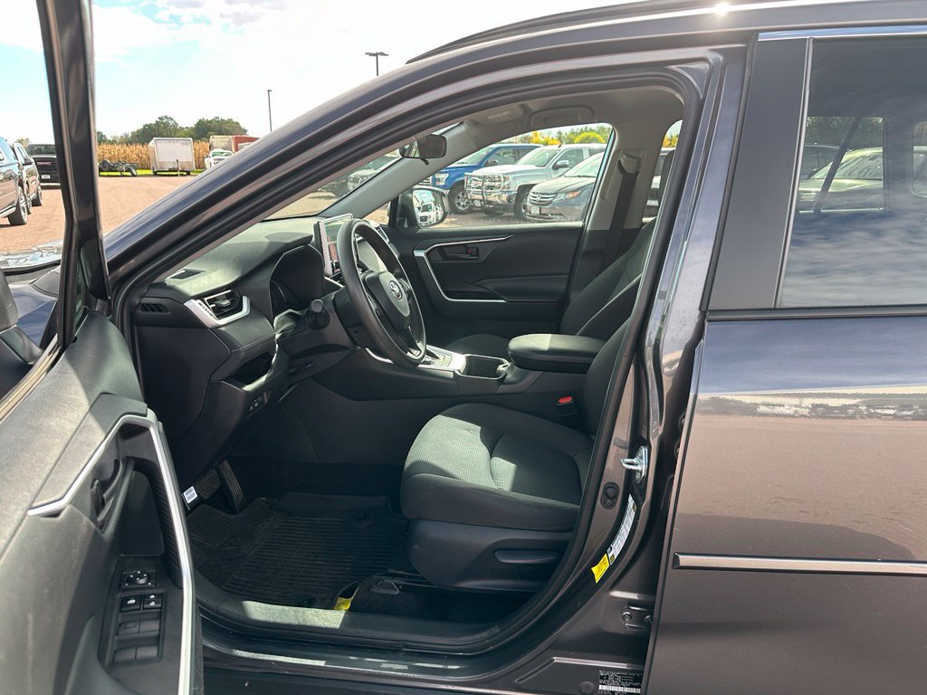 Used 2024 Toyota RAV4 LE AWD/4WD image 10