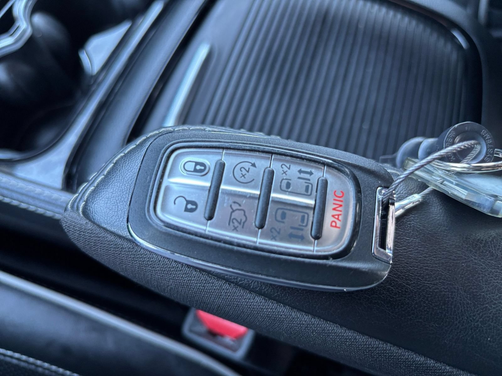 Used 2025 Chrysler Pacifica Limited FWD image 21