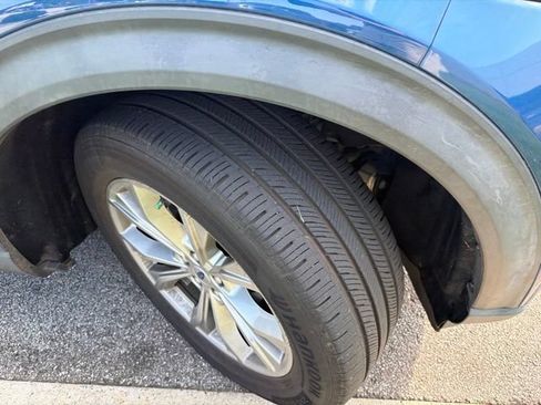 Used 2021 Ford Explorer Limited w/ Equipment Group 301A AWD/4WD image 7