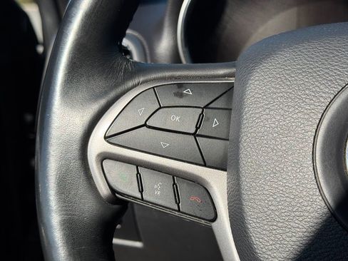 Used 2019 Jeep Grand Cherokee Limited image 40