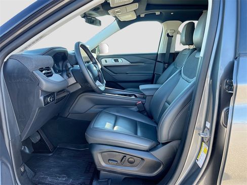 Used 2025 Ford Explorer Active w/ Active Comfort Package image 22