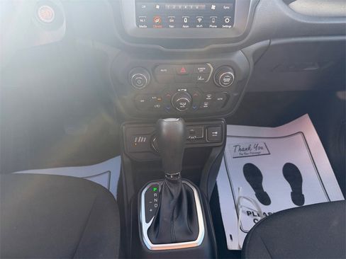 Used 2023 Jeep Renegade Latitude image 11