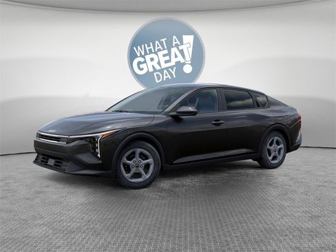 New 2025 Kia K4 LXS image 3