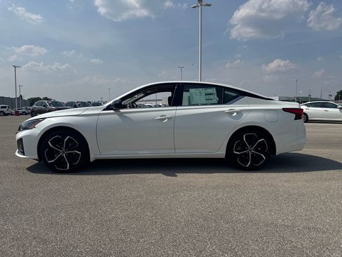 New 2025 Nissan Altima 2.5 SR w/ SR Premium Package image 2